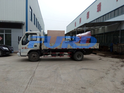 福瑞得機(jī)械瀝青灌縫機(jī)，手扶雙輪壓路機(jī)裝車成功及時(shí)發(fā)貨