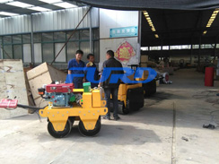 福瑞得機(jī)械手扶雙輪壓路機(jī)，二次結(jié)構(gòu)澆筑泵及時(shí)包貨