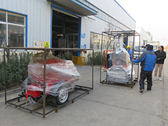 福瑞得機械1臺灌縫機，1臺移動燈車，一臺馬路吹風機打包裝柜出口新加坡